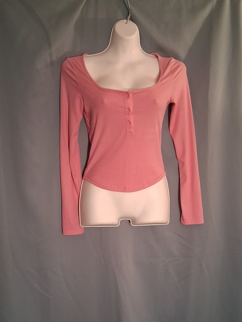 Long Sleeve Scoop Neck Button-Front Top in Dusty Rose